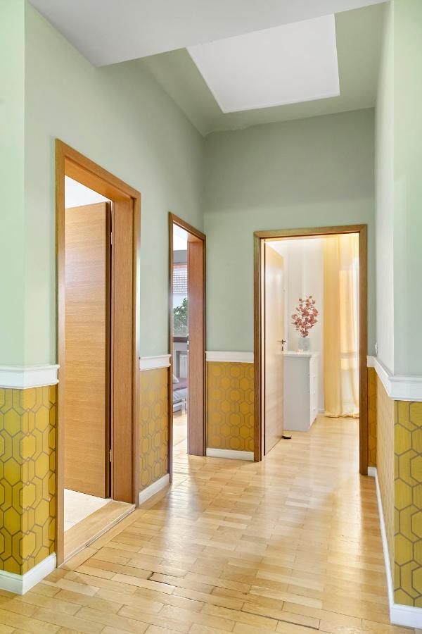 City Heart Retreat Elegant Apartment Bukarest Exteriör bild