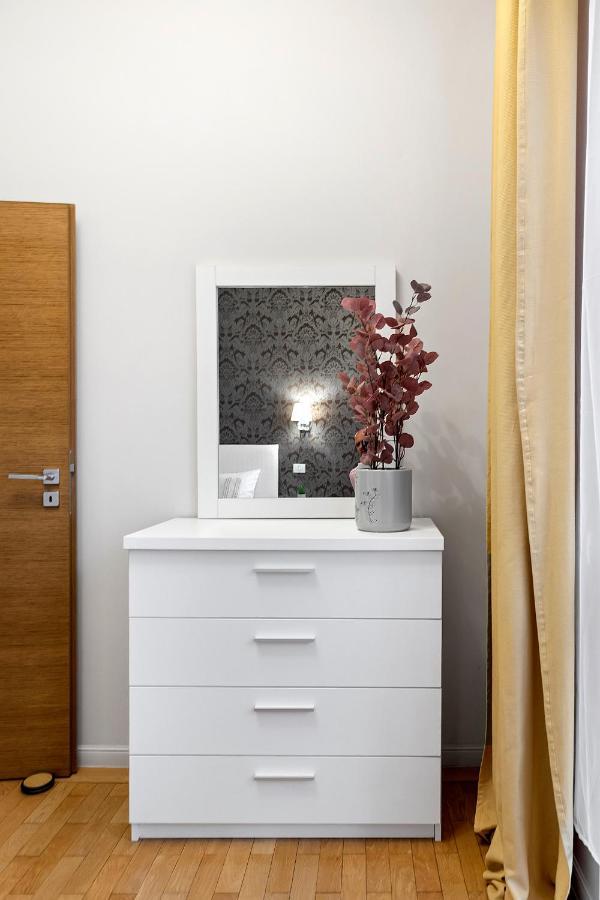 City Heart Retreat Elegant Apartment Bukarest Exteriör bild