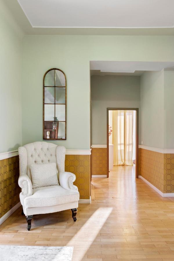 City Heart Retreat Elegant Apartment Bukarest Exteriör bild