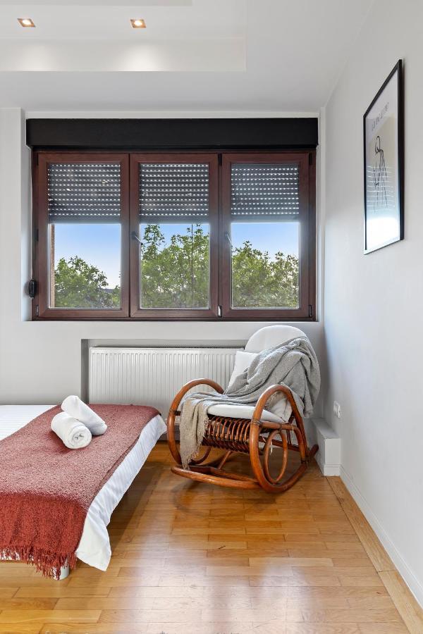 City Heart Retreat Elegant Apartment Bukarest Exteriör bild