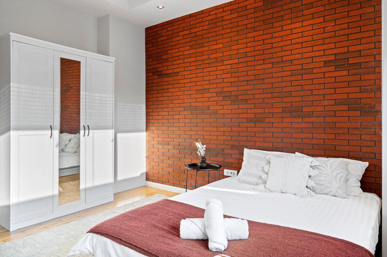 City Heart Retreat Elegant Apartment Bukarest Exteriör bild